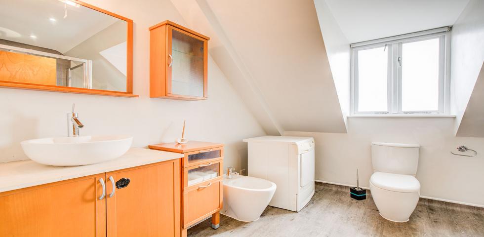 			4 Bedroom, 1 bath, 1 reception Apartment			 Lymington Road, WEST HAMPSTEAD